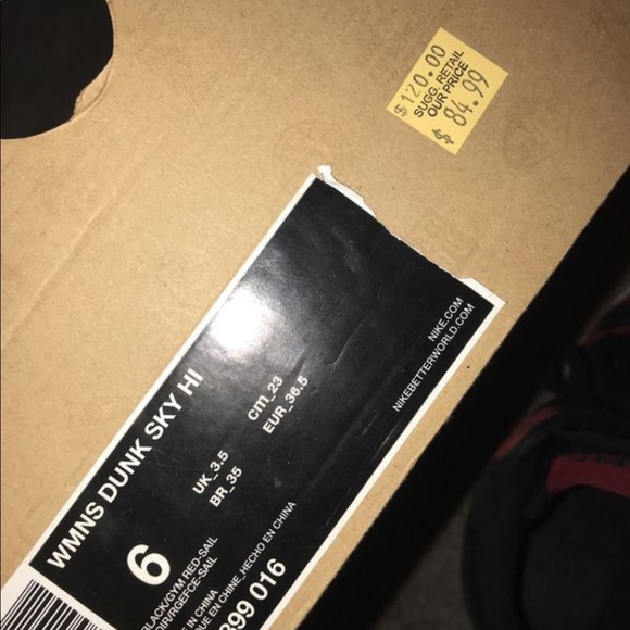 Nike - Picture 4 of 4